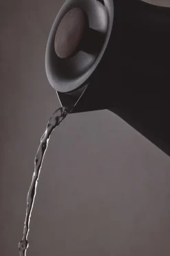 Corvo EKG Pro 0. 9L Matte Black + Walnut Handle