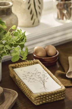 Serviet brun blomstersilhuet 16 stk pr pakke