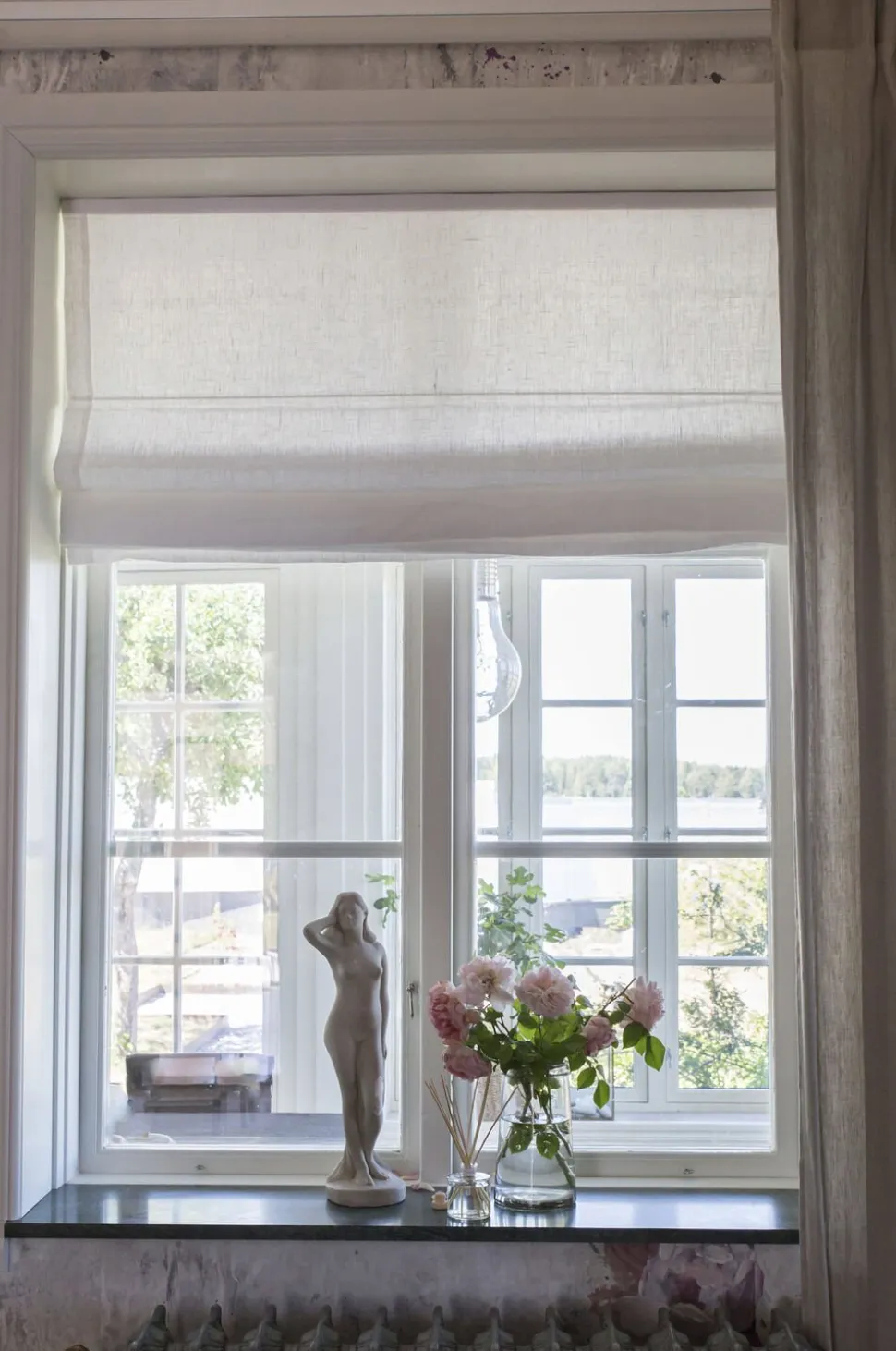 Sunday ROMAN BLIND chalk